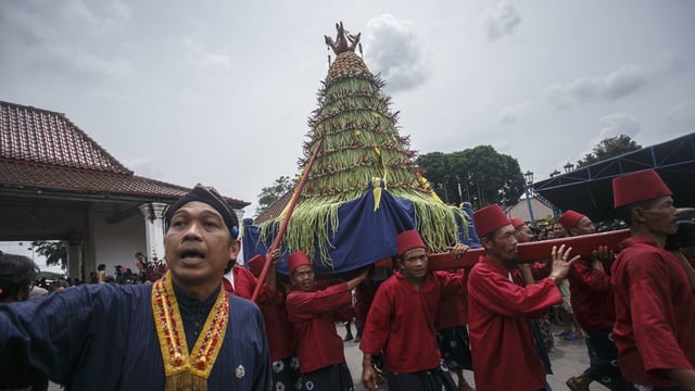 Tradisi Grebeg Maulud